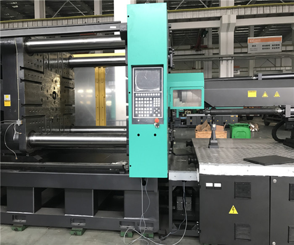Le moulage par injection à bascule complètement automatique de 8000 KN usine 2558 volumes de tir de ³ de cm