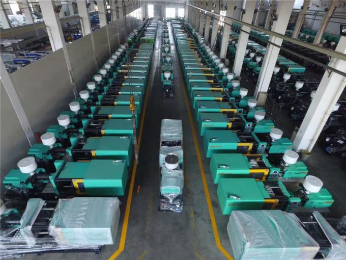 Le moulage par injection à bascule économiseur d'énergie servo usine 90 tonnes 80 ³ de cm/s